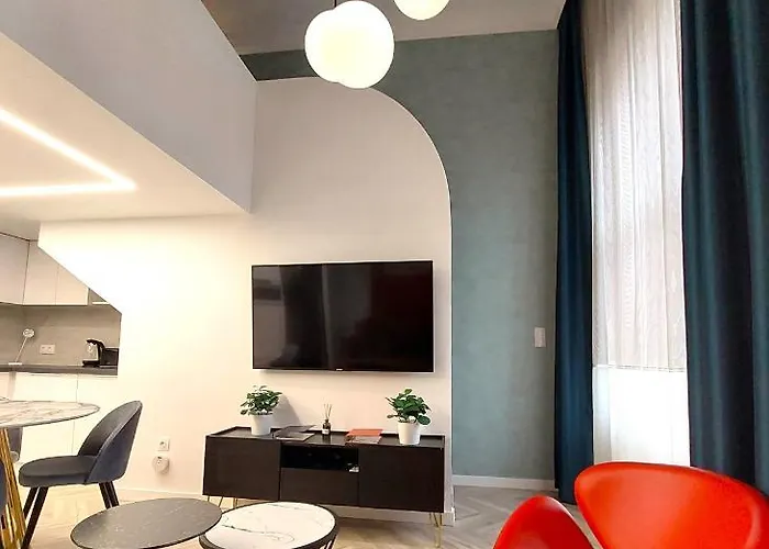 Central Gallery Apartment