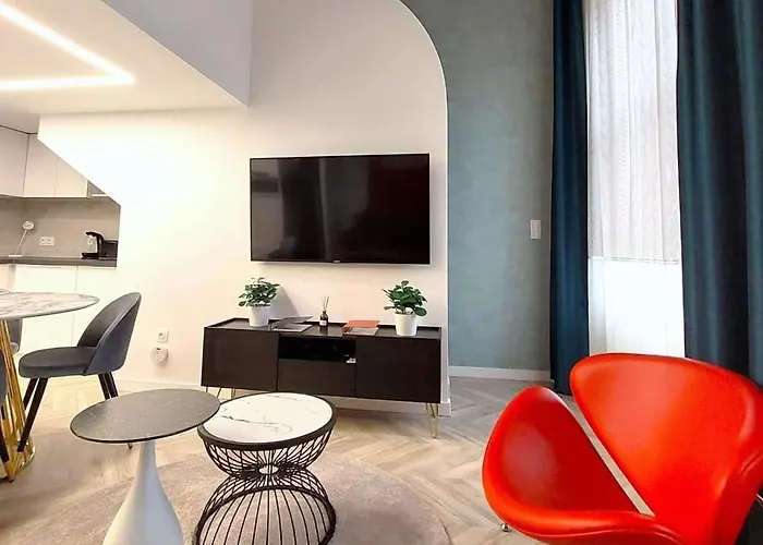 Central Gallery Apartment